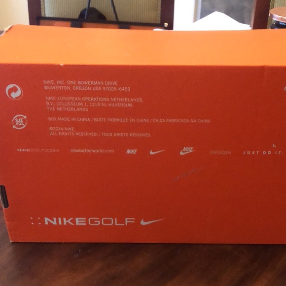 NWT NIKE WMNS 9.5 AKAMAI SNEAKERS - Picture 6 of 10